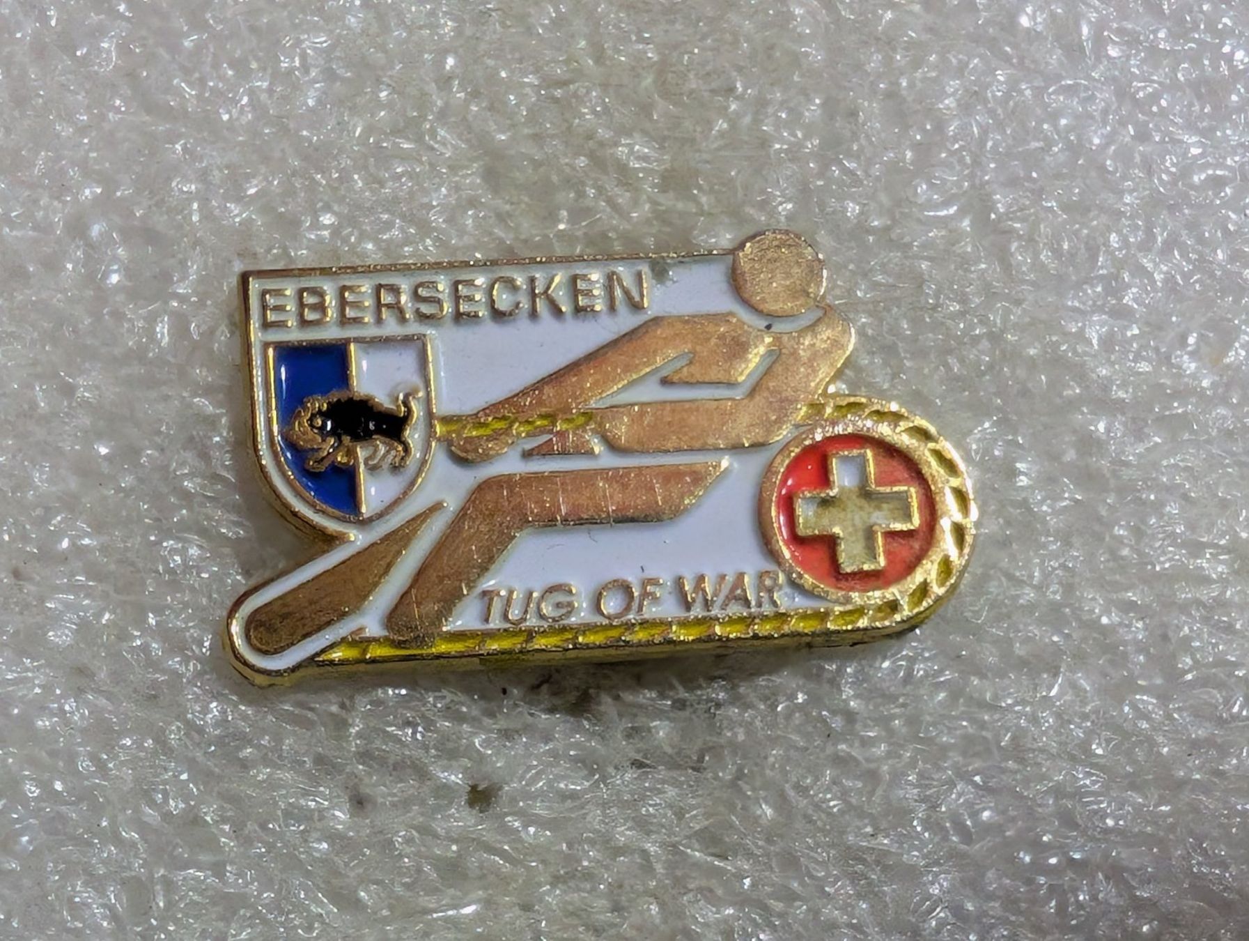 Plaquettes & Badges: Ansteckbutton 242: Tug War – D'occasion à Oppligen par Pin-Fall-Shop