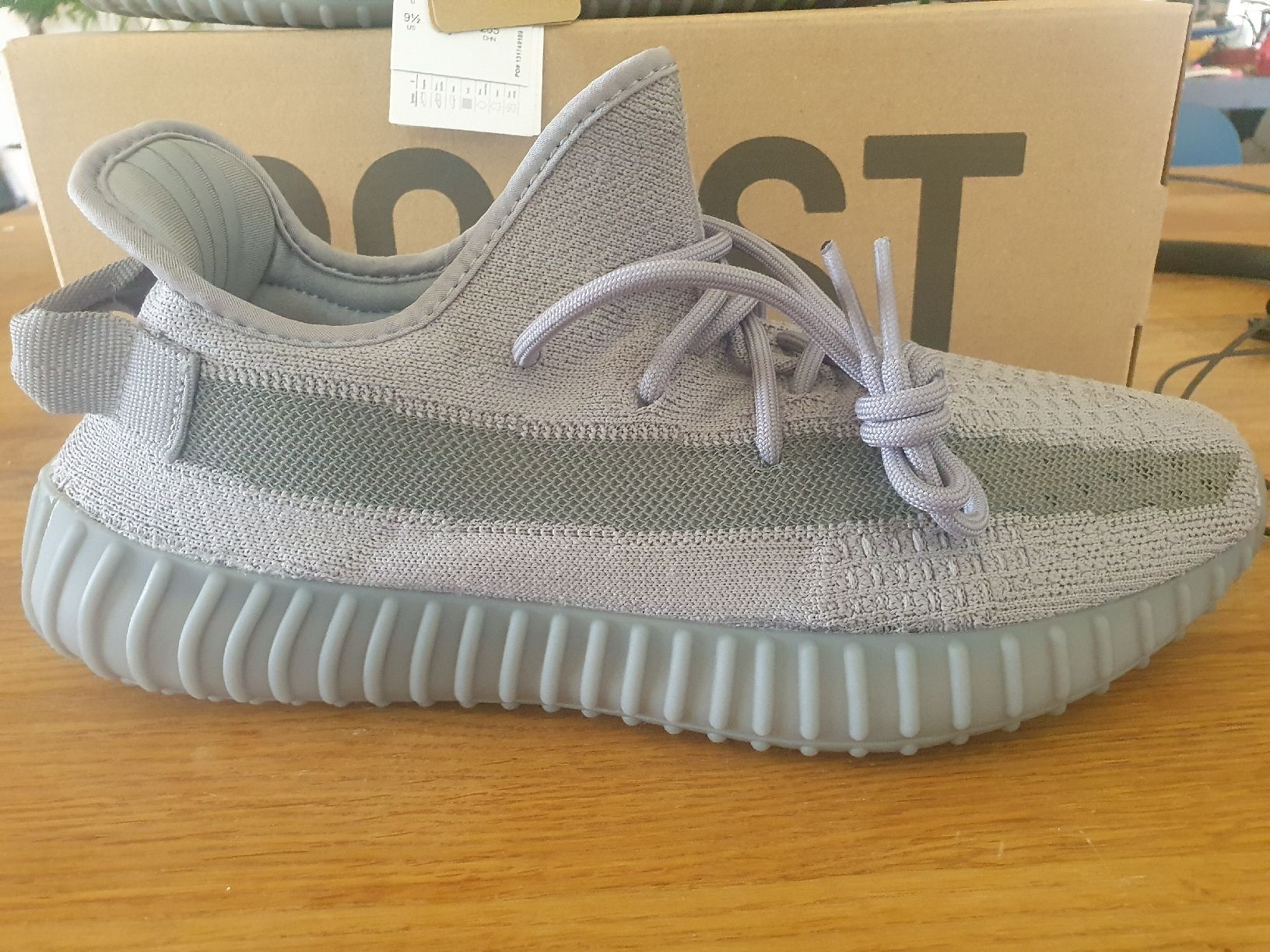 Adidas Scarpe da uomo: YEEZY BOOST 350 V2 – Nuovo e nell'imballaggio originale da Fribourg venduto da Air_i7891 1