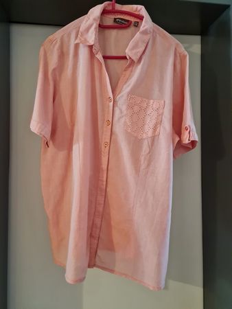 Neuw. Bluse apricot mit Stickerei -  kurzarm - Gr.46