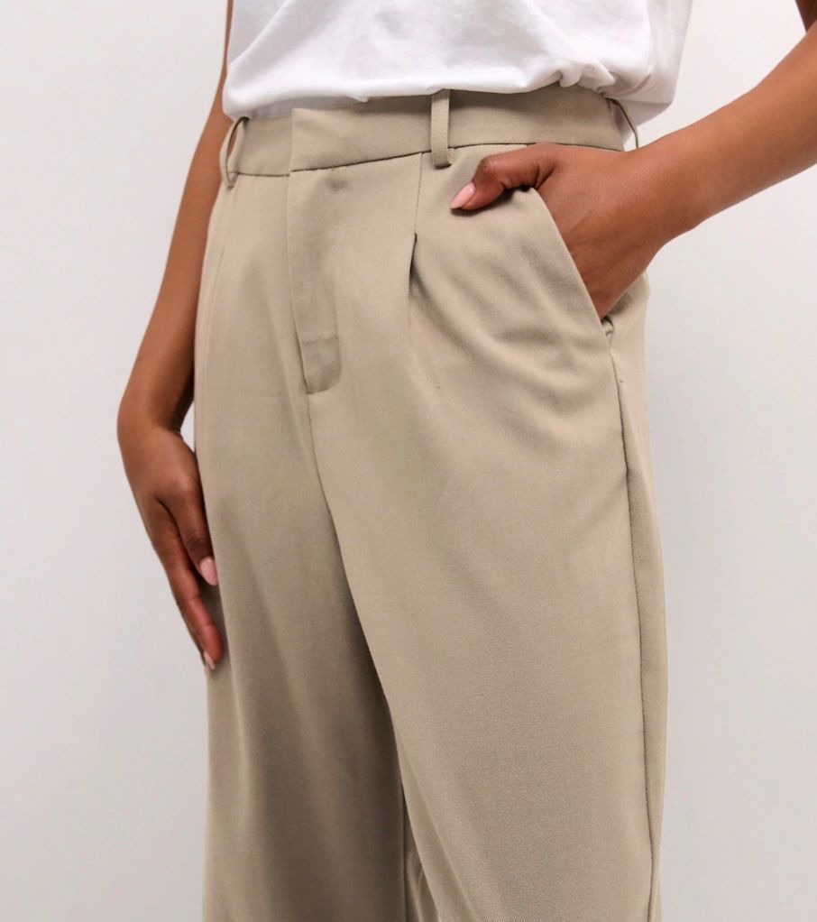 Hosen: Kaffe Tapered Hose 'KAMerle' in Hellbraun, 38 – Neu (gemäss Beschreibung) aus Zürich von Aya28