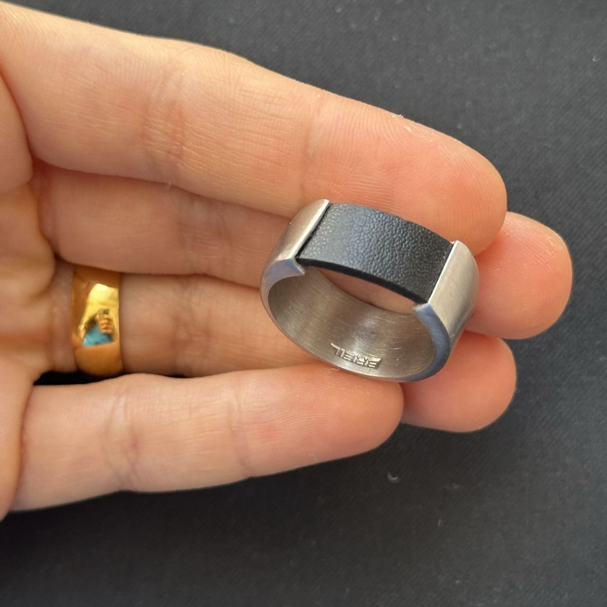 Breil Anelli: BREIL Massive Silberne Edelstahl Leder Ring – Nuovo (secondo la descrizione) da Givisiez venduto da dor_xb9k 1