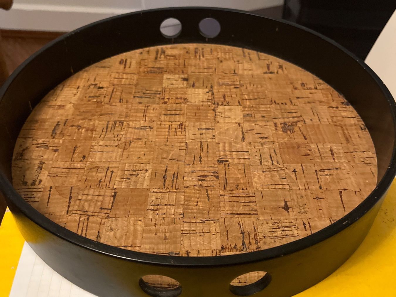 Servierplatten: Bartablett mit Korksuflage, 32cm, Holz, Schwarz – Gebraucht aus Zürich von m..bruhn