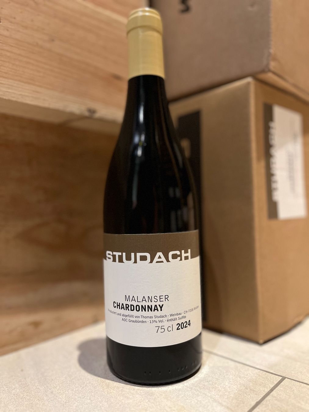 Studach Vino: Thomas Studach Chardonnay 2024 – Nuovo e nell'imballaggio originale da Liestal venduto da Rockthat