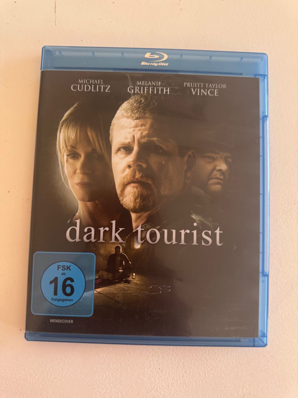 Tous les DVDs: DARK TOURIST. (BLU-RAY) – D'occasion à Basel par san_2qlq