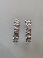 Boucles d'oreilles créoles ornées de pierres neuves