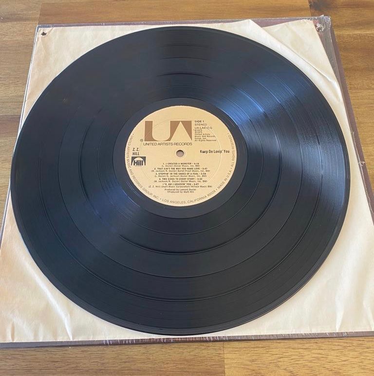 Dischi in vinile: Z.Z. Hill Keep on Lovin' You Vinyl – Usato da Belp venduto da B7L0 3