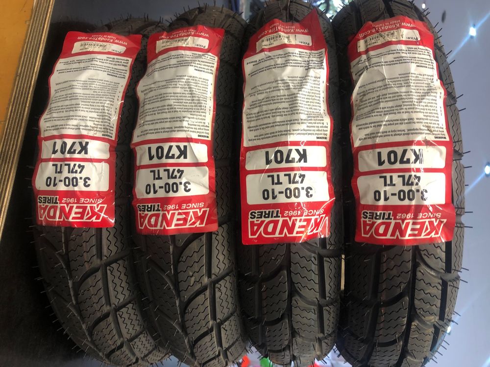 Zwei Geschlossene Räder 3 00 10 Umrüstung Von 2 75 9 Vespa 50 R N