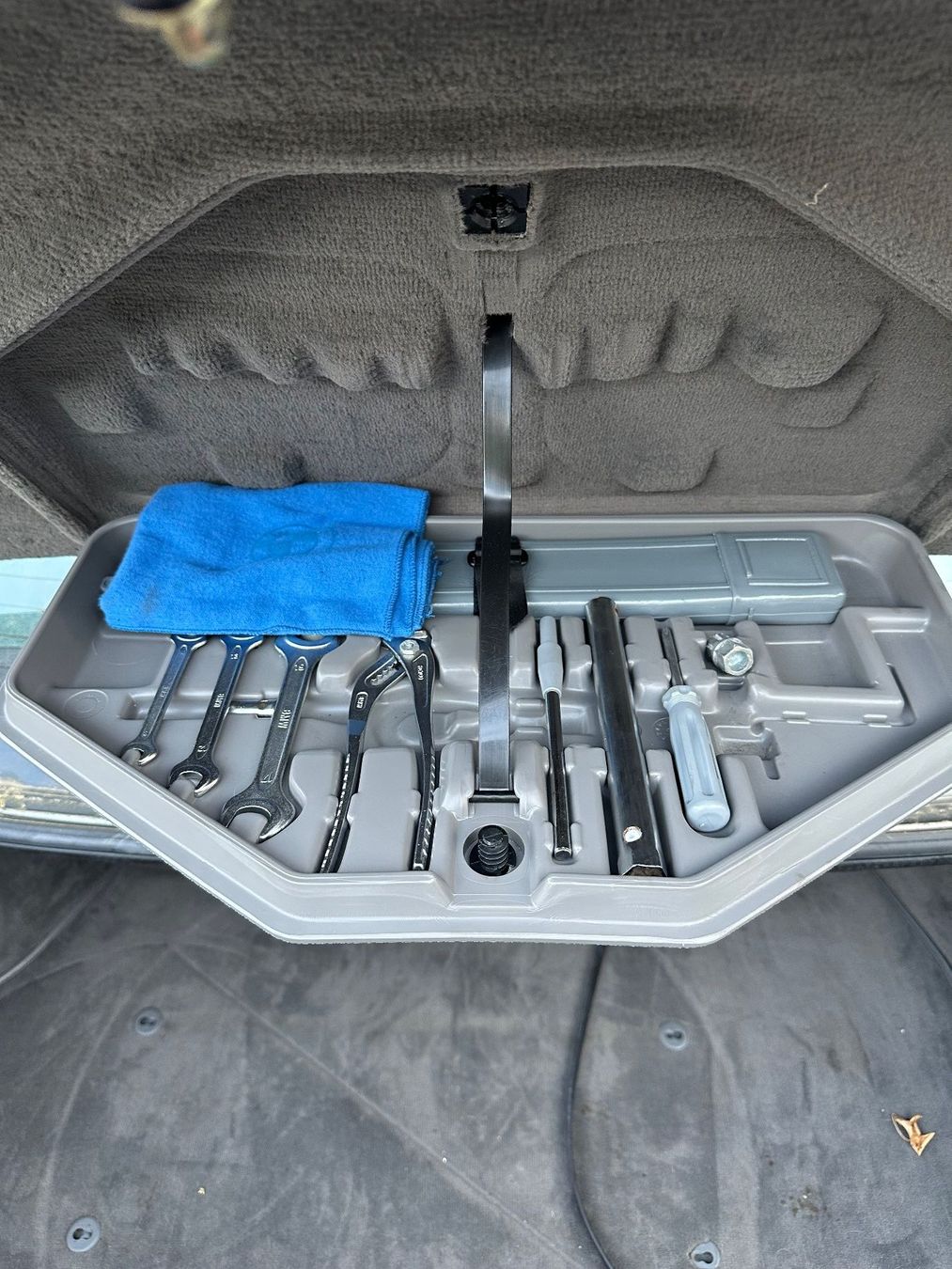 BMW Automobili: BMW 730i V8 E32 – Usato da Kloten venduto da Mg1111 4