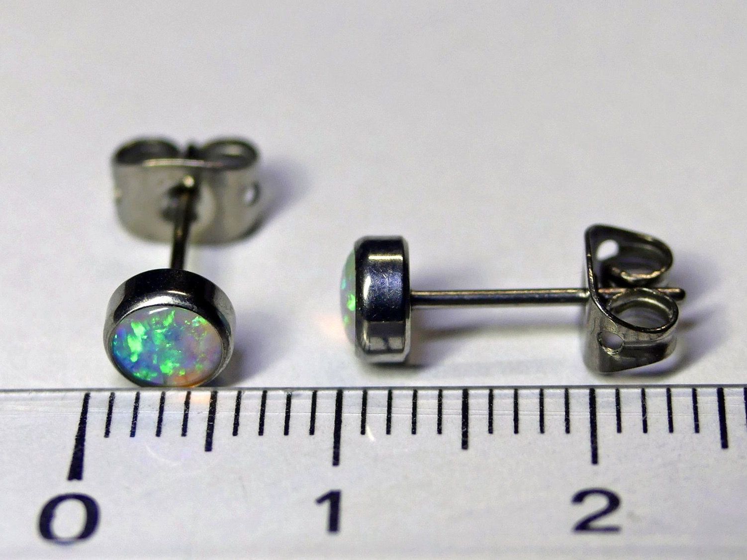 Orecchini pendenti & Orecchini a lobo: Ohrsteker aus Titanium mit Opal – Nuovo e nell'imballaggio originale da Matten b. Interlaken venduto da kero71 6
