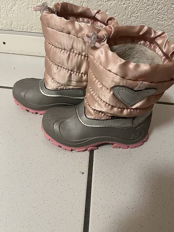 Scarpe per ragazze: Bottes rembourrée en taille 28 – Usato da Cugy FR venduto da mcm_c89l