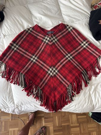 Poncho BURBERRY 50% cachemire 50% laine rouge T.U.