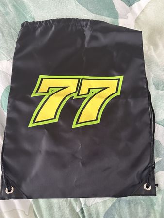 Sportbeutel mit der Nummer 77 (Domi Aegerter)