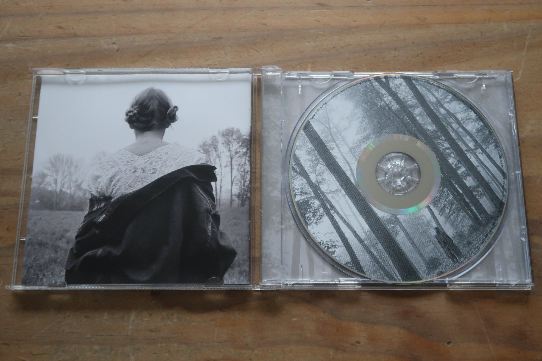 CD: TAYLOR SWIFT - FOLKLORE - Deluxe Edition, "In The Trees" -CD – Usato da Basel venduto da Patiscat 3