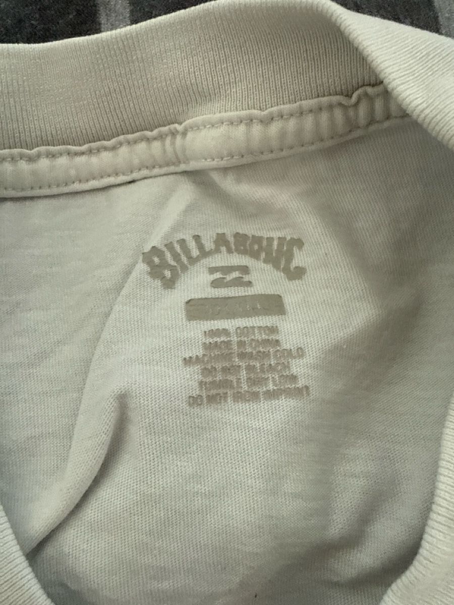 T-shirt: Billabong T-shirt – Usato da Aesch BL venduto da ida_x65l 1