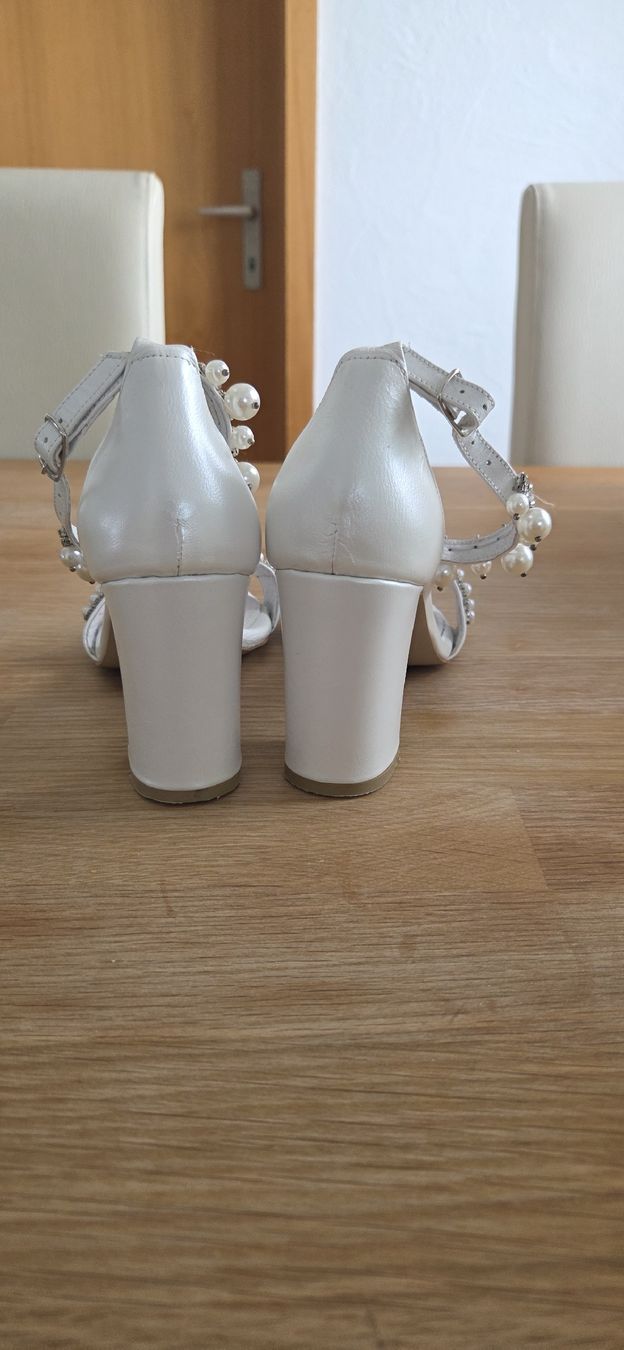 Scarpe da donna: Brautschuhe – Usato da Volketswil venduto da c_k-m 3