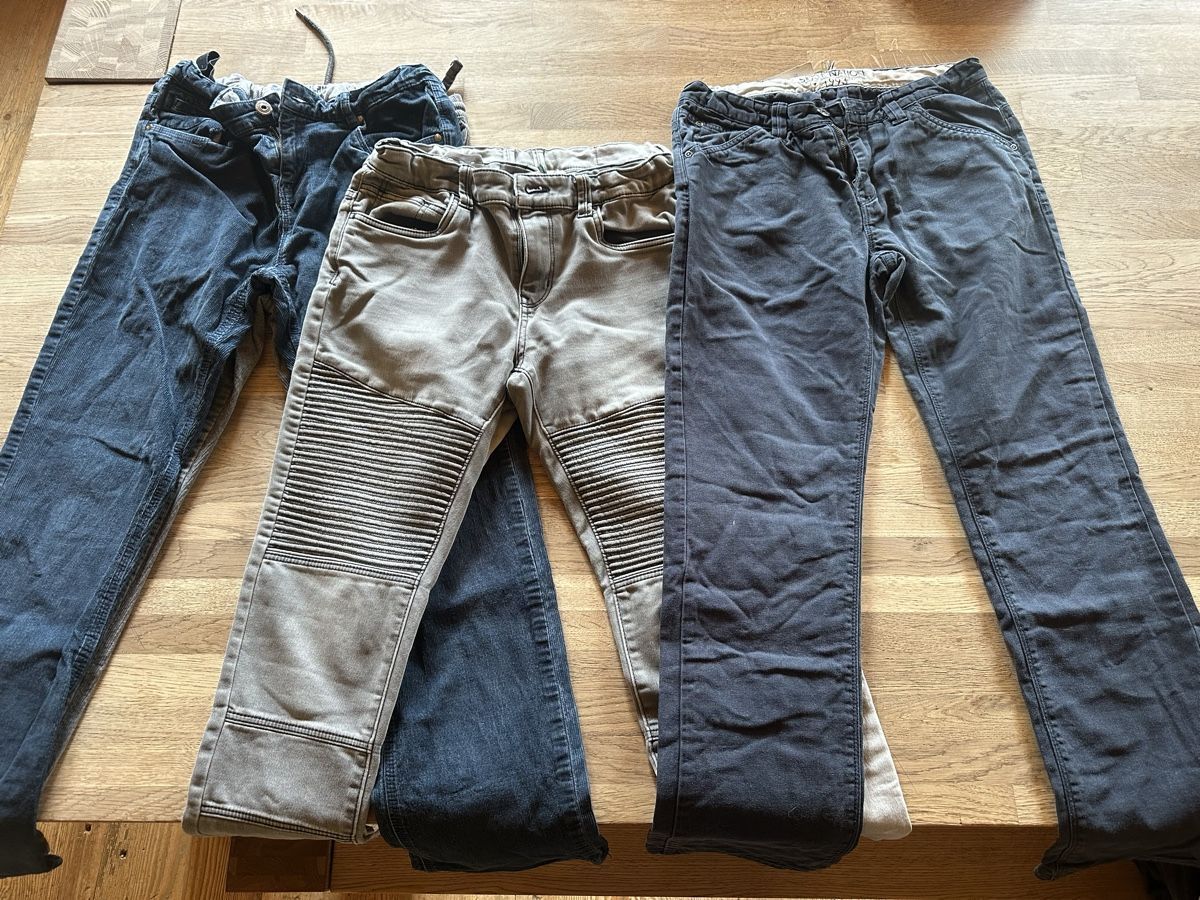 Lotti & Set di vestiti: Lot de 5 pantalons garçon taille 164 – Usato da Château-d'Oex venduto da caroline. 1