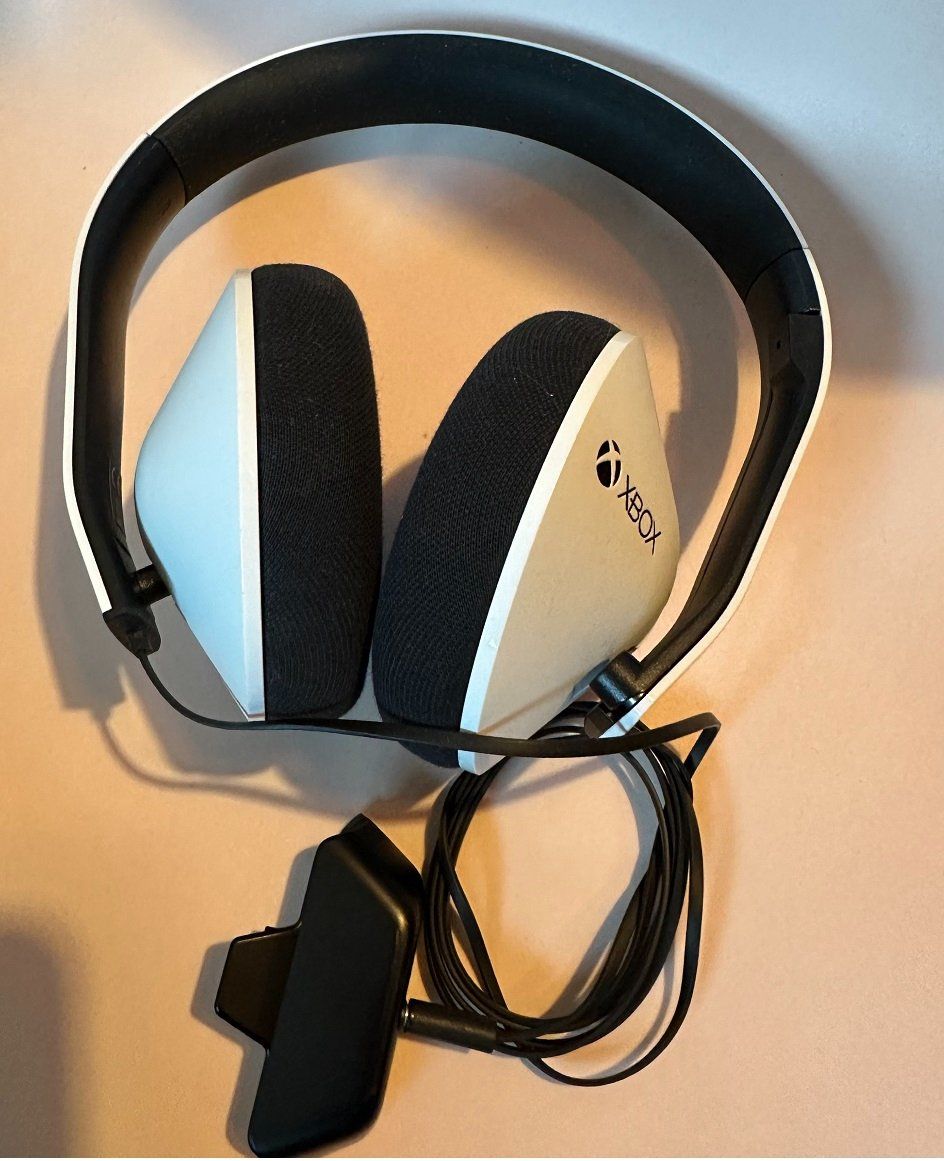 Microsoft Konsolen: XBOX ONE HEADSET KOPFHÖRER ORGIENAL – Gebraucht aus Nidau von EXP40