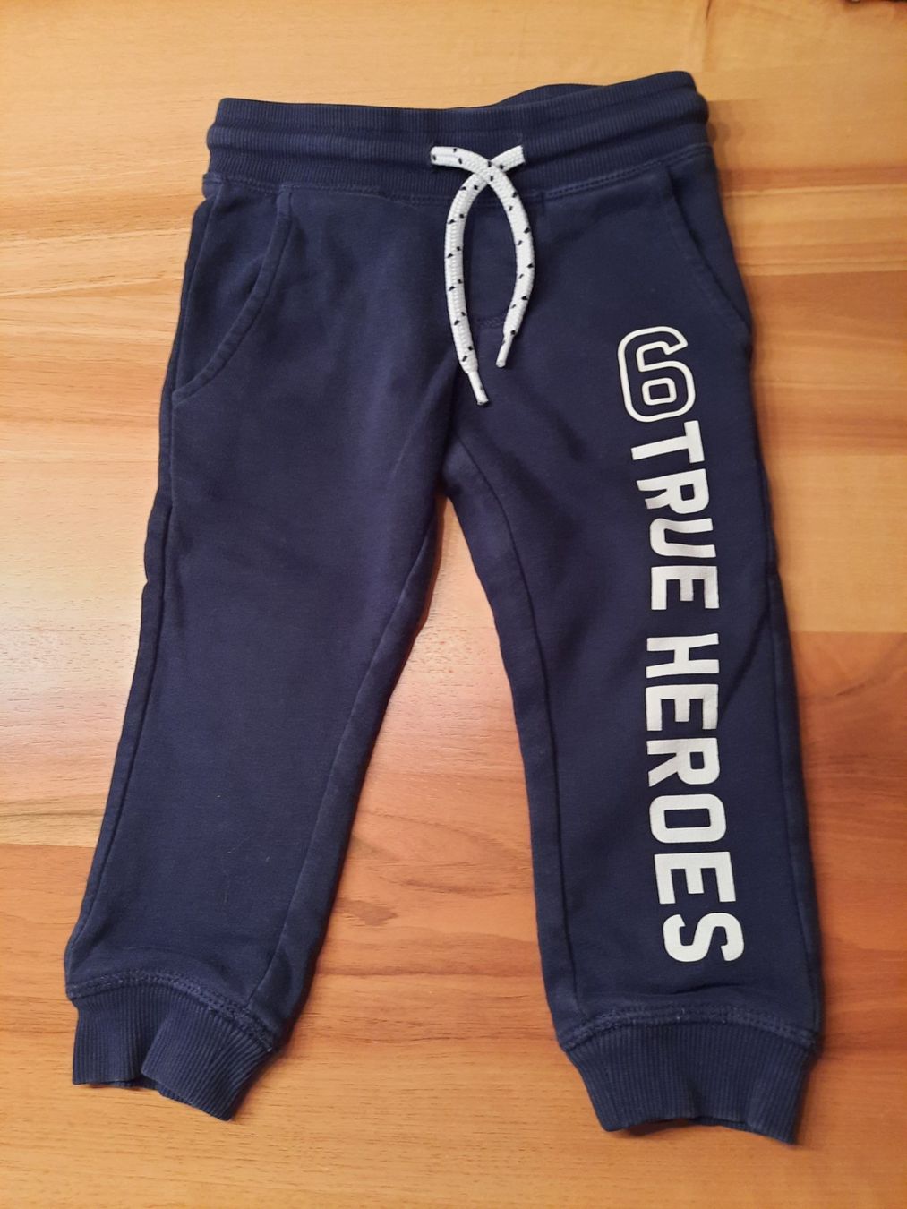 C&A Pantaloni: 2x Kinder Jogginghosen, Gr. 92 – Usato da Ibach venduto da urs_sl5h 1