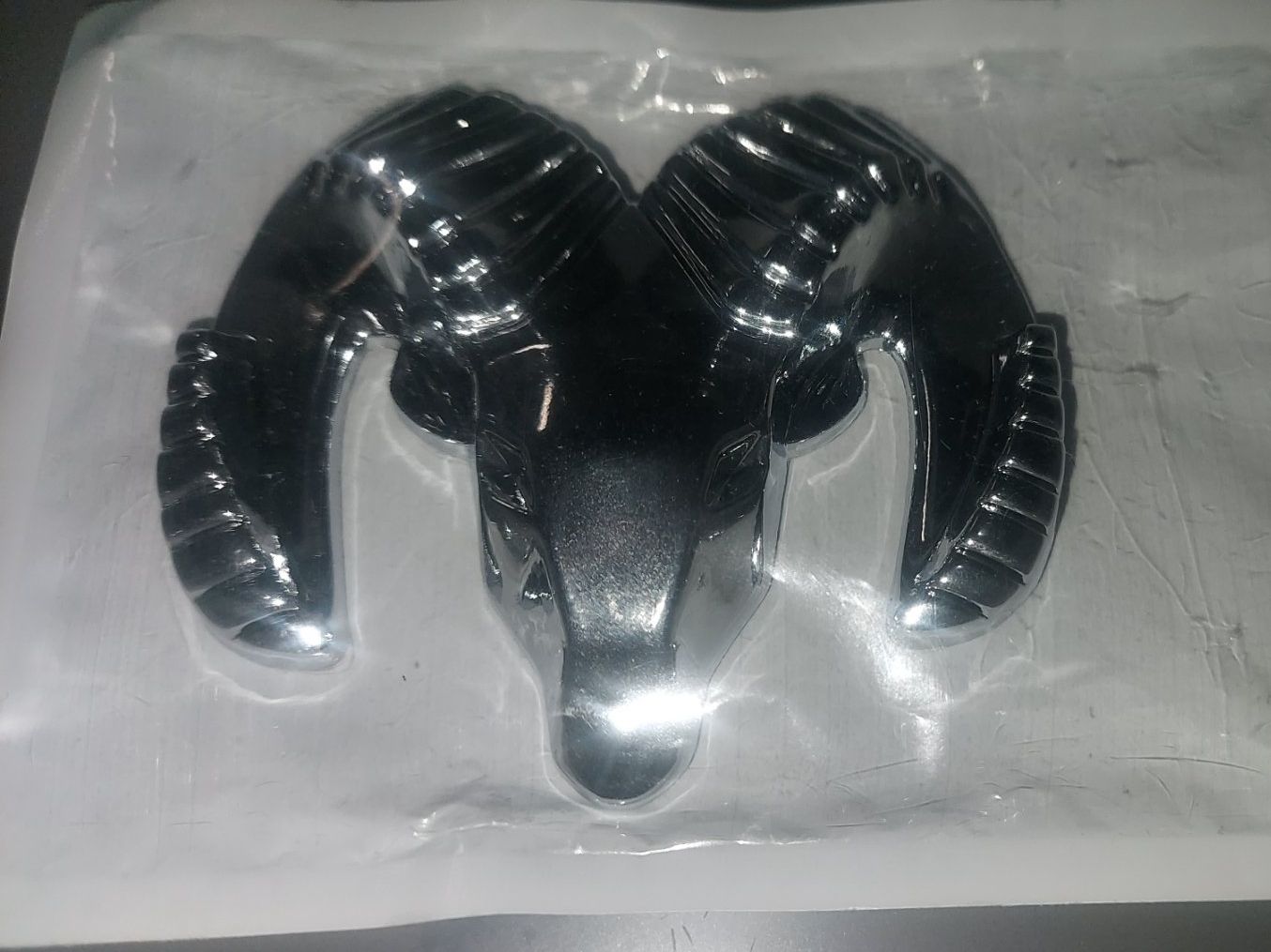 Dodge Alle Autoersatzteile: Dodge Widder Emblem – Neu und originalverpackt aus Hohenrain von magiclocke