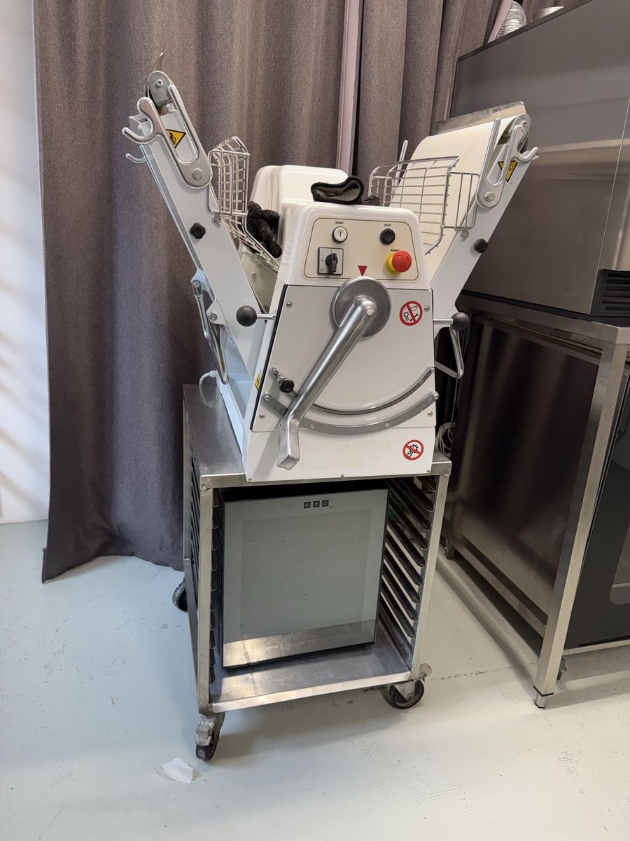 Cucine complete: Komplette Bäckerei – Usato da Kollbrunn venduto da sHo01 9