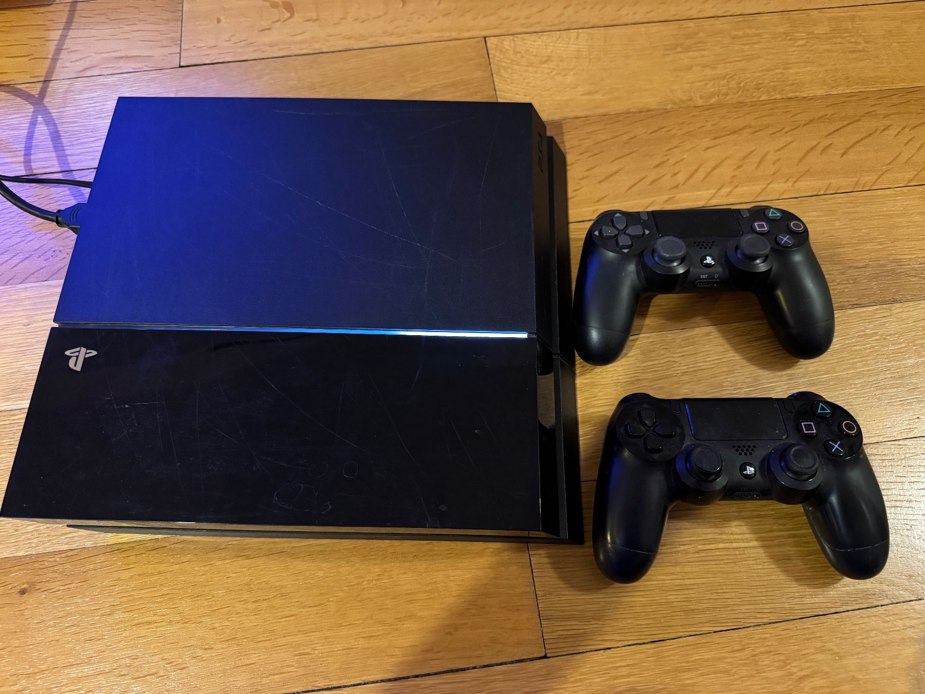 Sony Console: Playstation 4 inkl. 2 Controller – Usato da Luzern venduto da Banane1901 1