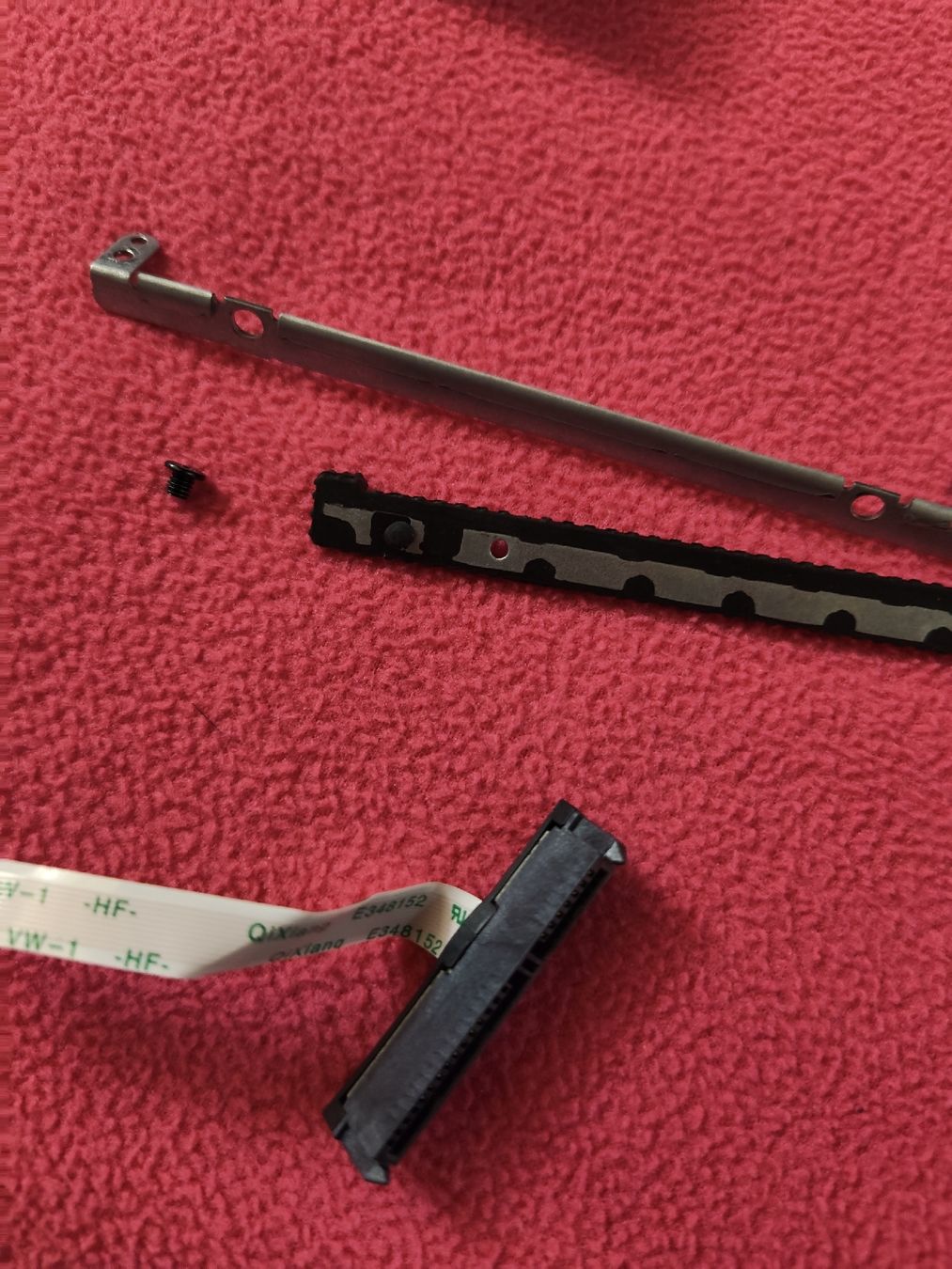 Hewlett Packard PCs: Notebook HDD Rahmen/Halterung HDD + Sata  anschluss Kabel – Gebraucht aus Affoltern am Albis von Igneele 5