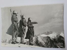 Alte Ak Soldaten Gebirgsjaeger mit Waffen Zustand R3