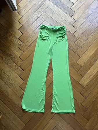 Leichte, elastische Hose Zara