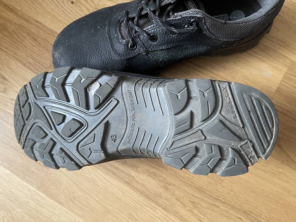 Scarpe da uomo: Chaussures de sécurité taille 43 – Usato da Martigny venduto da cristal25 1
