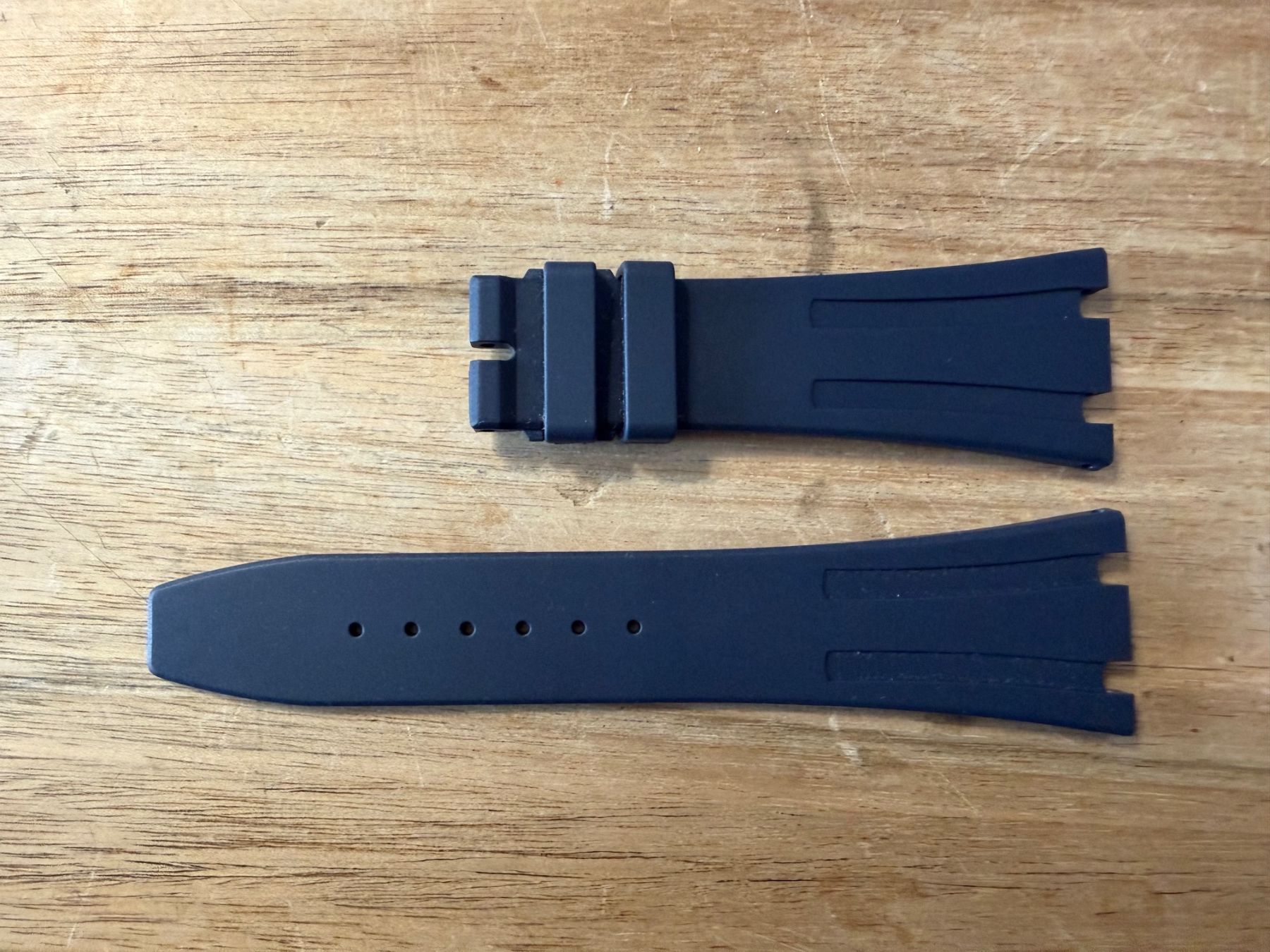 Audemars Piguet Orologi: Audemars Piguet Royal Oak Kautschukband / Rubber strap – Nuovo (secondo la descrizione) da Glattbrugg venduto da aquanautilus