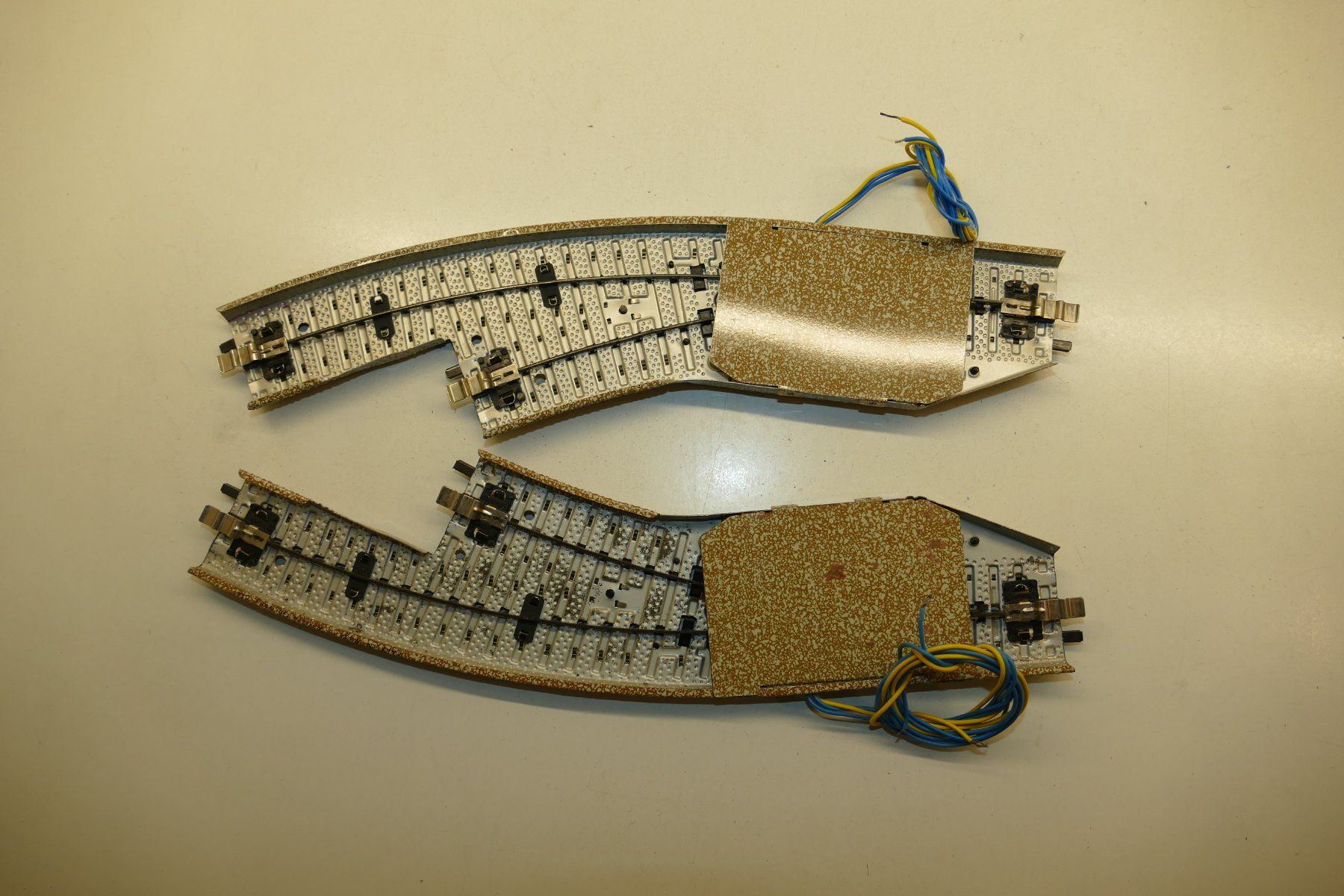 Märklin Modellini di ferrovie: Märklin H0: M-Bogenweichenpaar Einheit 4 – Usato da Niederhasli venduto da rail-duerst 3