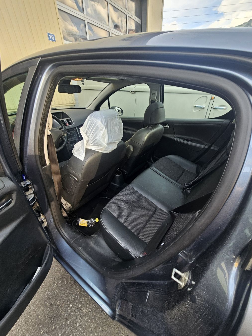 Peugeot Autos: Peugeot 207 1.6 150ps – Defekt aus Pfäfers von EzPl4ys 3