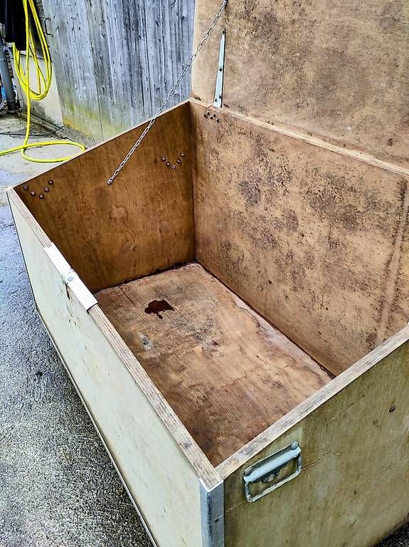 Casse di trasporto: solide Holzkiste /coffre en bois – Usato da Neuchâtel venduto da kurt040 3
