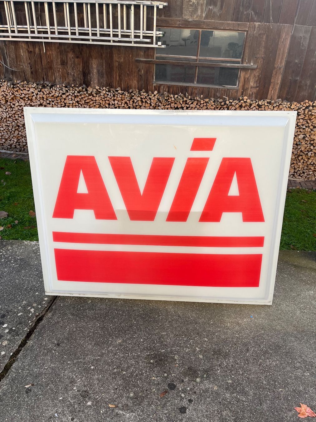Avia Ecriteaux: AVIA - Leuchtreklame-Schild – D'occasion à Erlinsbach par Stu-ff