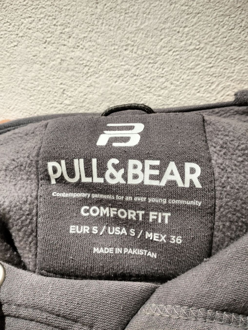 Maglioni & Felpe: Grauer Pull&Bear Hoodie Gr. S – Usato da Widnau venduto da Snkrs.sales 2