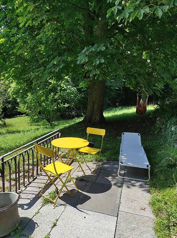 Set di tavolo e panche: Sofa, Esstisch mit 4 Stühlen und Gartenmöbel – Usato da Bern venduto da mic_8znm 1