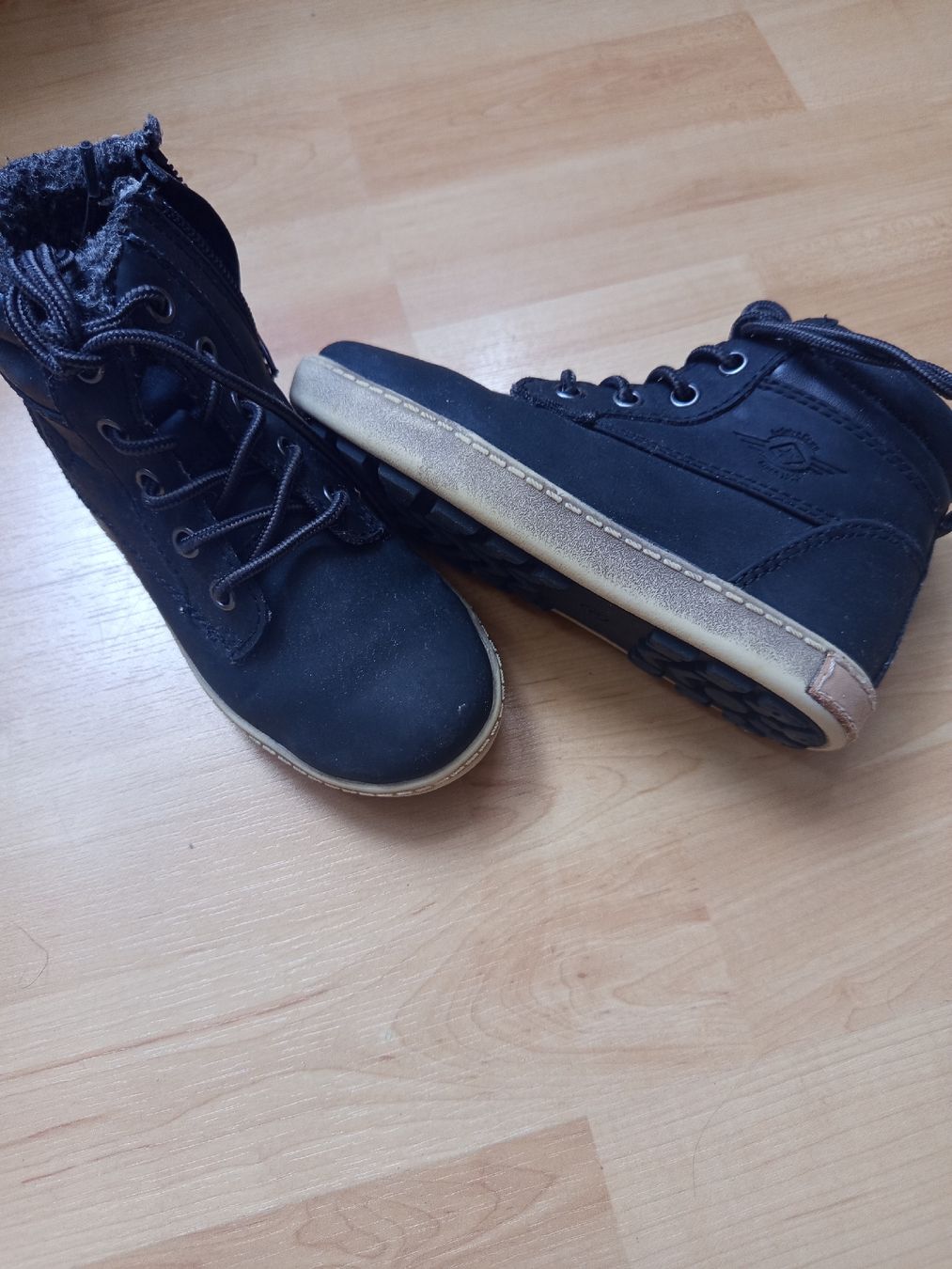 Schuhe für Jungen: Winter Schuhe Größe 26 – Gebraucht aus Nidau von mka_mzd7