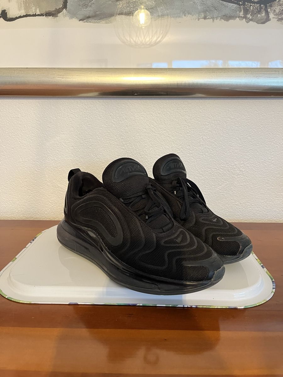 Nike Scarpe da uomo: Nike Air Max 720 Taille 42.5 – Usato da etagnières venduto da isoz01