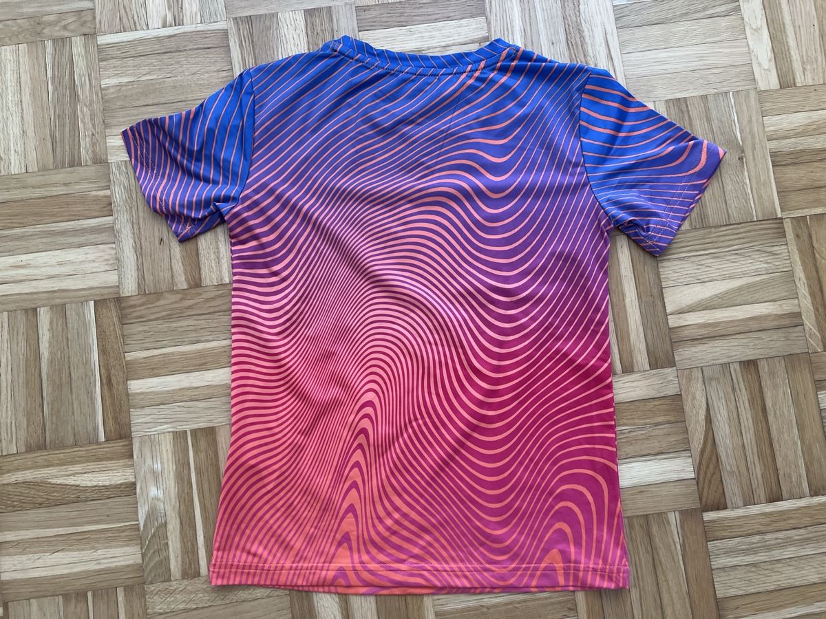 Scarpe, pantaloni & magliette da ginnastica: Sportshirt Gr. 128 – Usato da Zuchwil venduto da Commander0 1