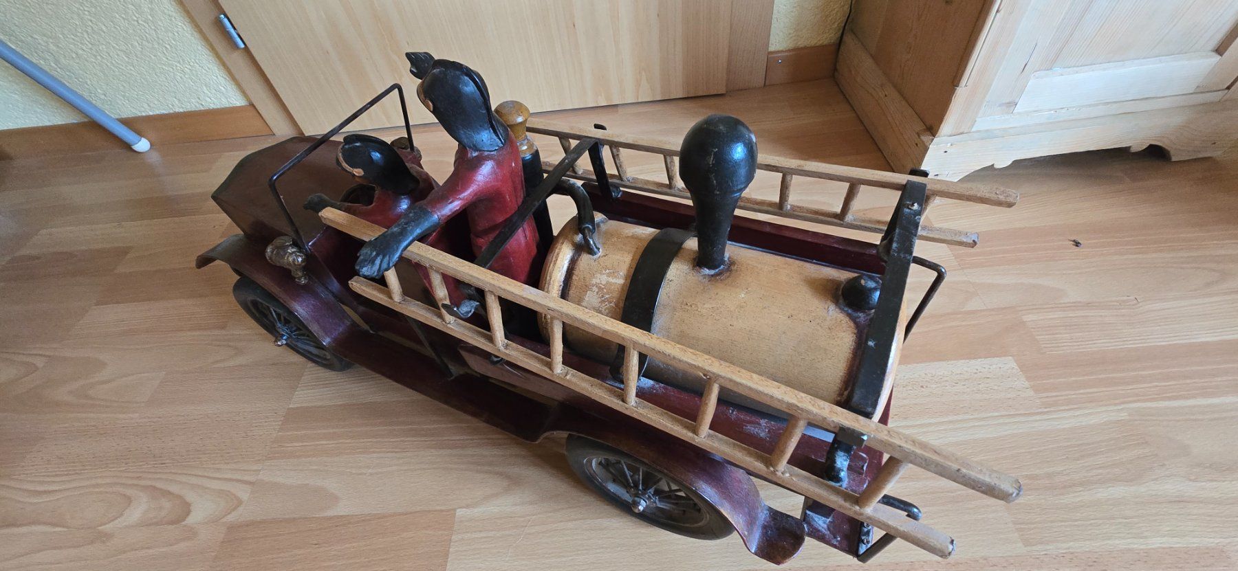 Modellini d'auto: Sehr grosses Modellauto, alt oder auf Alt gemacht – Usato da Gams venduto da yadejo03 3
