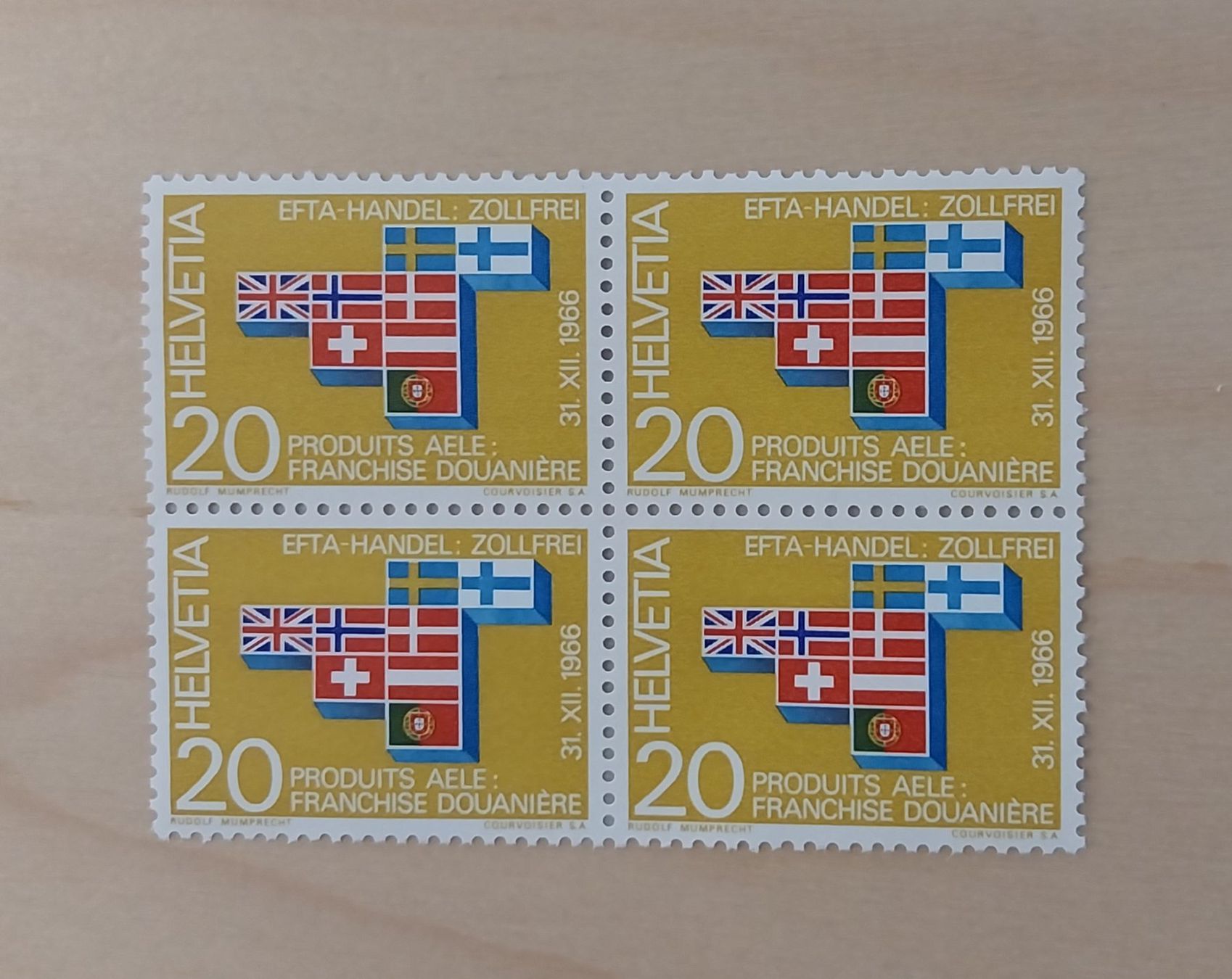 Tous les timbres: Bloc de 4 - NON OBLITERE – Neuf (Voir description) à Bussigny par jaqual