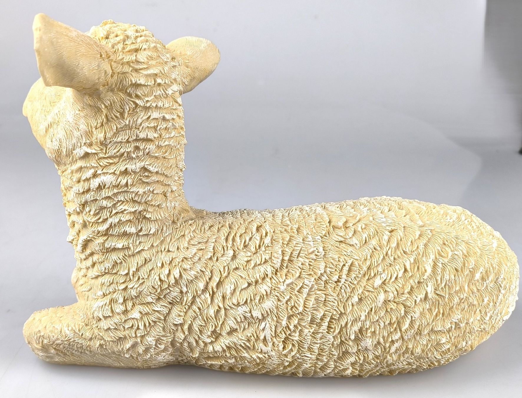 Figuren: Deko Lamm aus Kunststoff , Länge: 38 cm – Gebraucht aus Rüti ZH von Restwert_Rueti_ZH 2