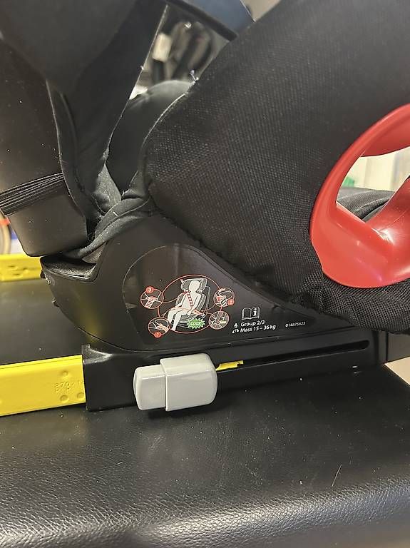 Maxi-Cosi Seggiolini per auto: Maxi Cosi Auto Kindersitz Rodi XP FIX  Group 2/3 – Usato da Uhwiesen venduto da Durschi71 4