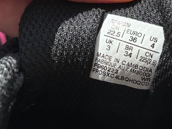 Asics Schuhe für Jungen: Asics Hallenturnschuhe – Gebraucht aus Sissach von zumsy 2