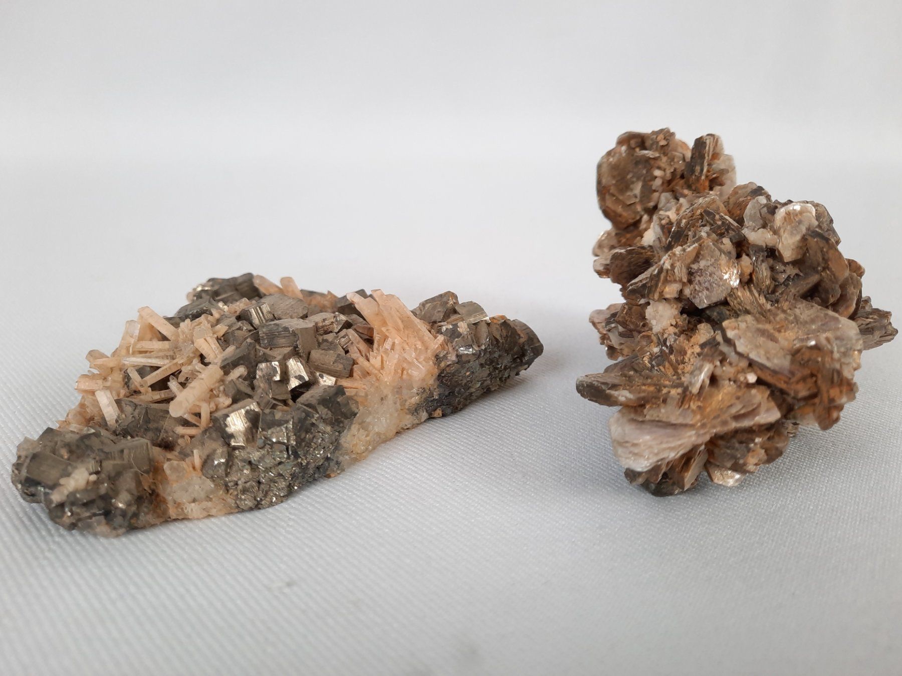 Minerali & Pietre curative: Katzensilber und Katzengold – Usato da Beinwil am See venduto da Restwert_Beinwil