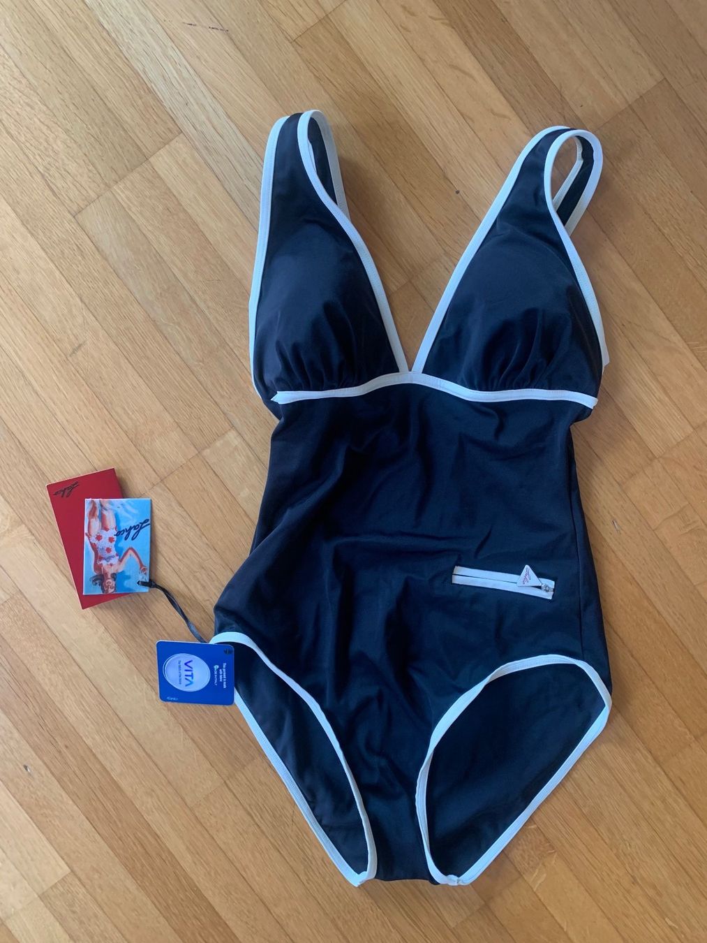 Lahco Costumi da bagno & Bikini: LAHCO Badeanzug schwarz / NEU – Nuovo e nell'imballaggio originale da Bülach venduto da frische_brise