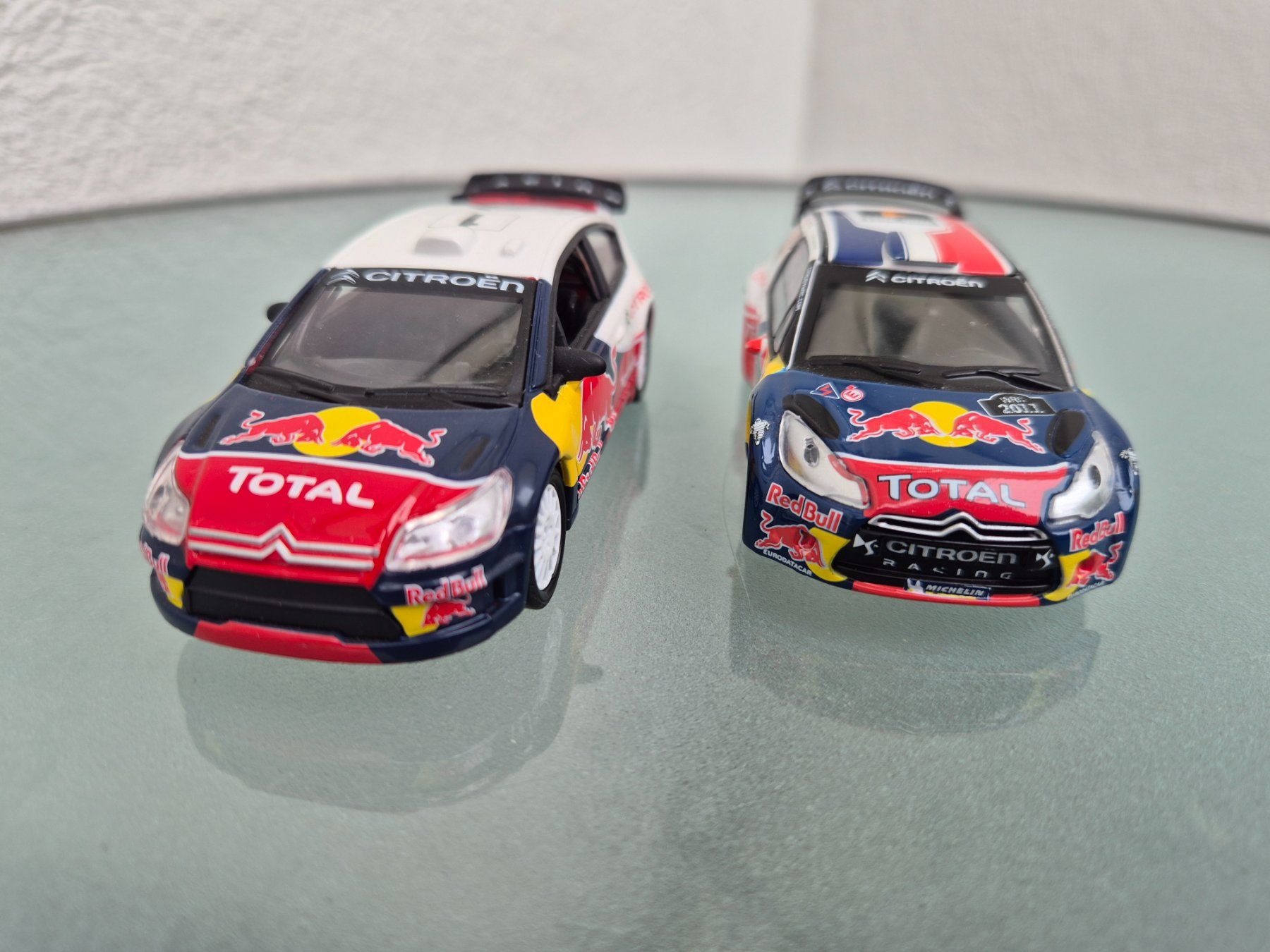 Citroën Modellini d'auto: Citroen DS und C4 Red Bull 1:43 – Usato da Oberbuchsiten venduto da laffite54