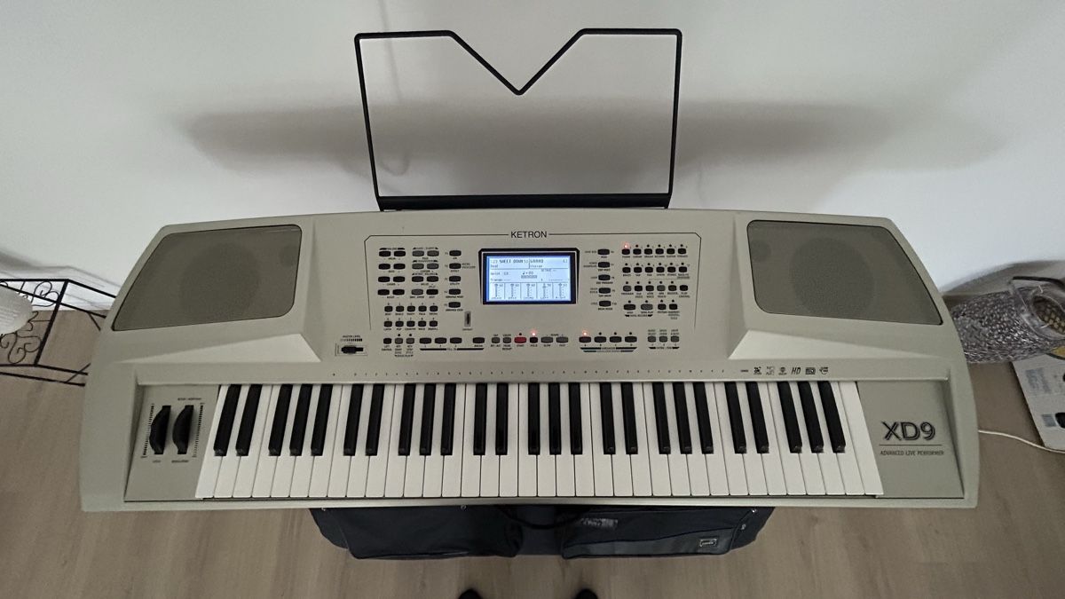 Ketron Strumenti musicali: KETRON XD9 , Ständer und Transporttasche – Usato da granges paccot venduto da RMBS 3