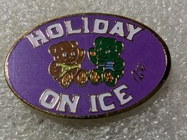 Ansteckpin 202: Holiday on Ice