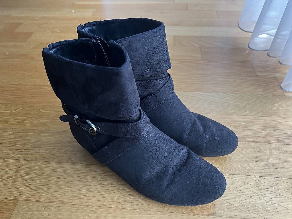 Scarpe da donna: Schwarze Stiefeletten – Usato da Gebenstorf venduto da pin_67yc